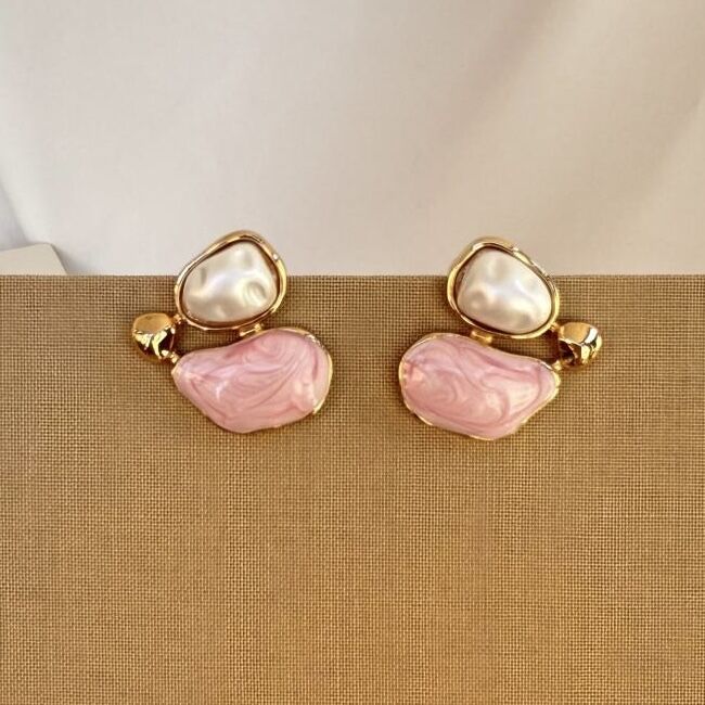 Mine Kaplamalı Gold üstü Pembe Beyaz Küpe